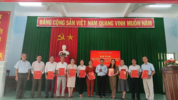 Đảng ủy xã Hành Thiện tổ chức Hội nghị công bố và trao Quyết định chuẩn y Chi ủy, Bí thư, Phó bí thư chi bộ nhiệm kỳ 2025-2027