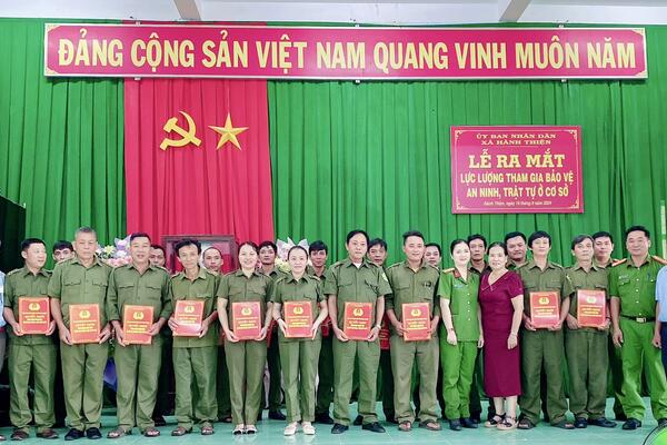 Tổ chức Lễ ra mắt lực lượng tham gia bảo vệ ANTT ở cơ sở xã Hành Thiện